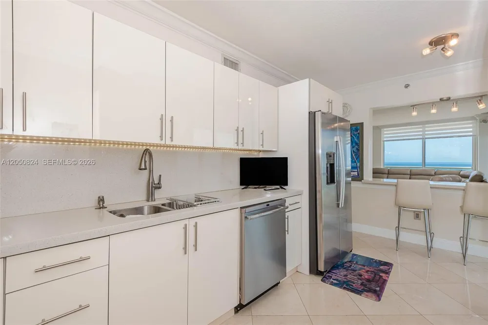 8855 Collins Ave #8J Surfside, FL 33154