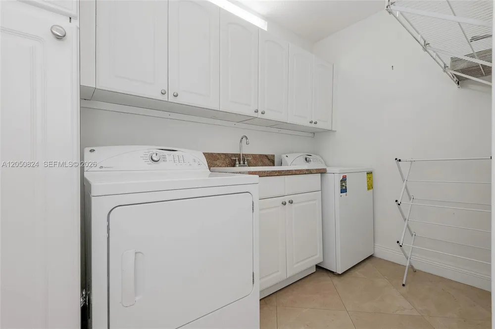 8855 Collins Ave #8J Surfside, FL 33154