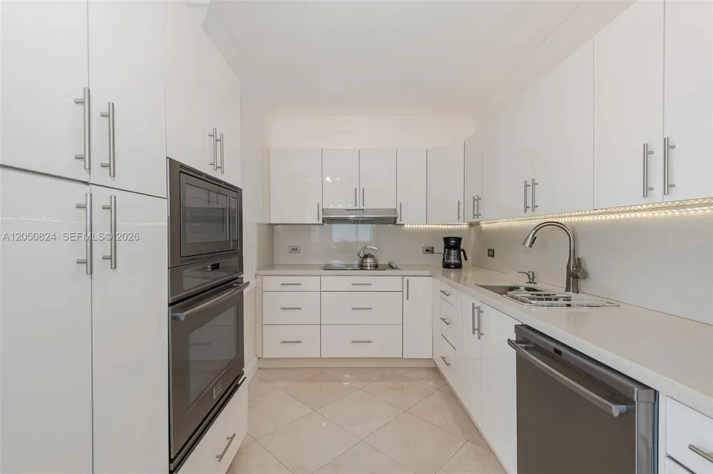8855 Collins Ave #8J Surfside, FL 33154