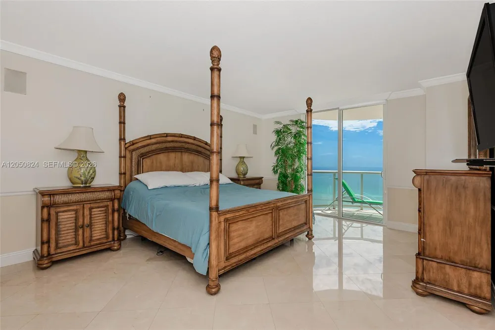 8855 Collins Ave #8J Surfside, FL 33154