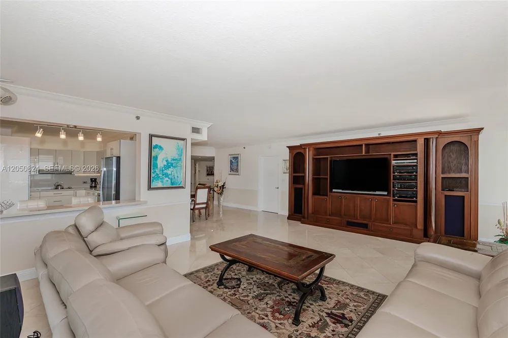 8855 Collins Ave #8J Surfside, FL 33154