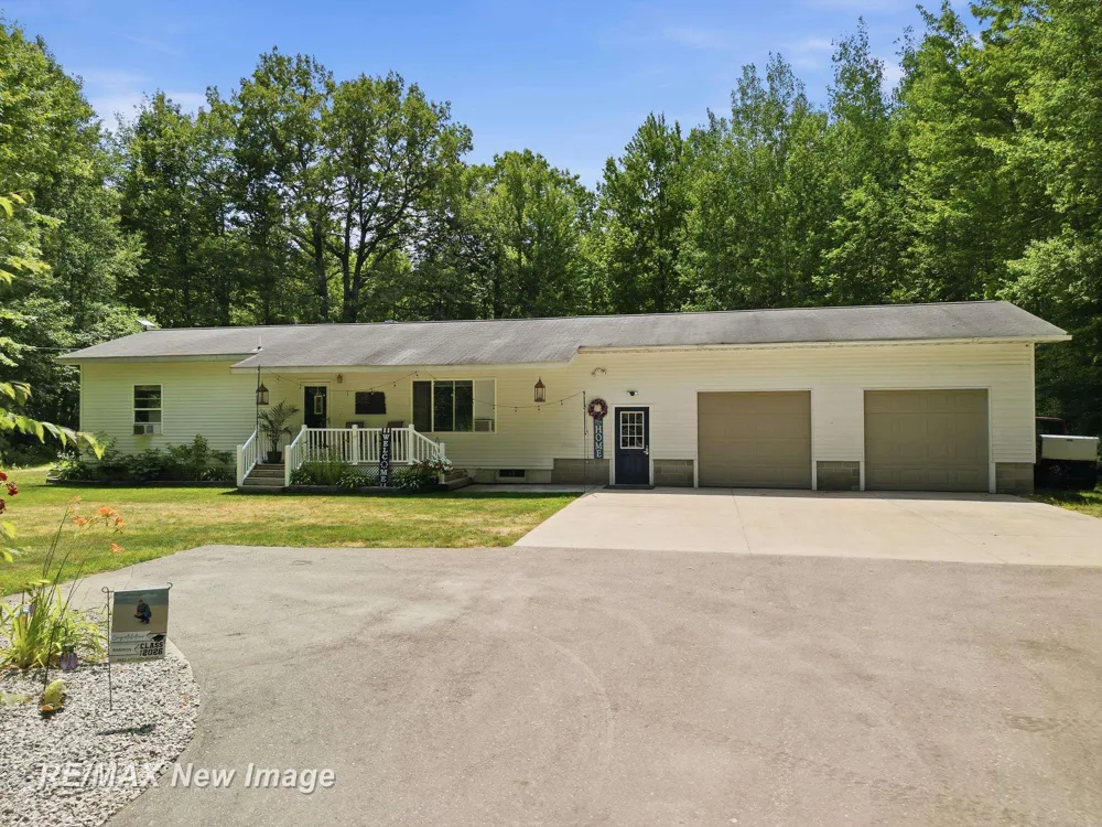 3829 155th Avenue Reed City City, MI 49639