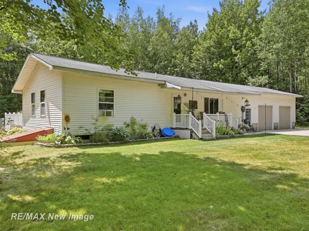3829 155th Avenue Reed City City, MI 49639