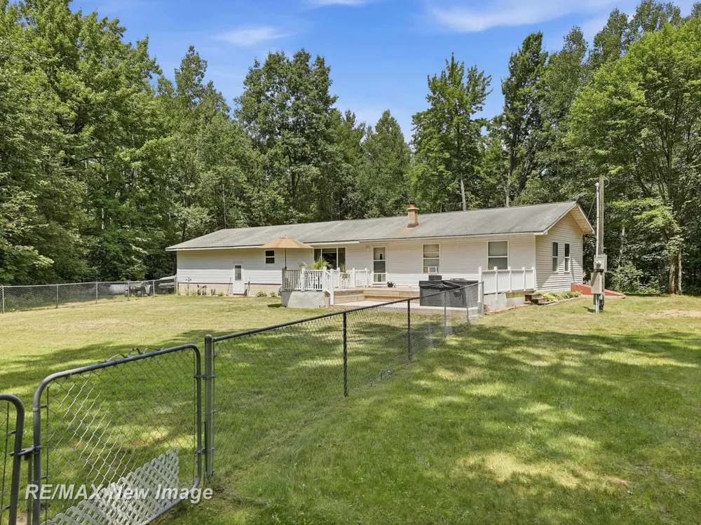 3829 155th Avenue Reed City City, MI 49639