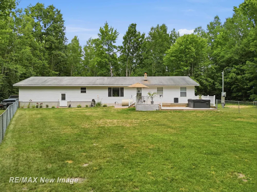 3829 155th Avenue Reed City City, MI 49639