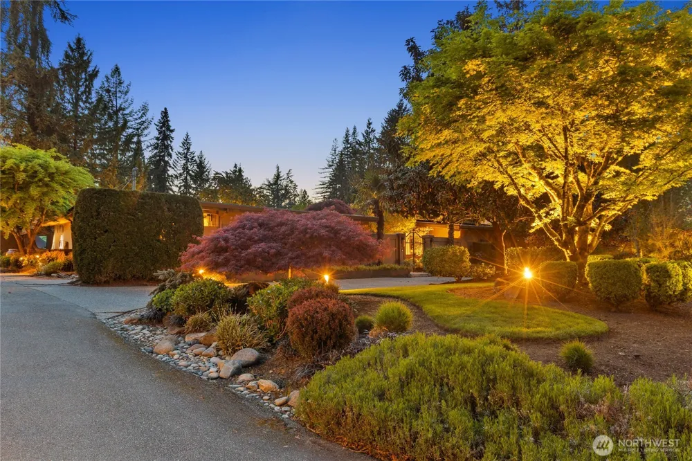 3215 78th Place NE Medina, WA 98039