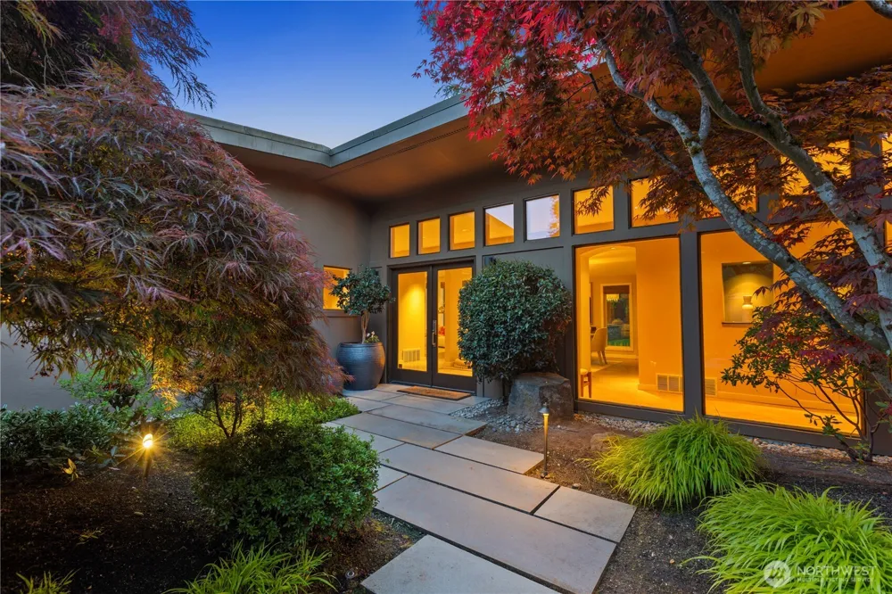 3215 78th Place NE Medina, WA 98039