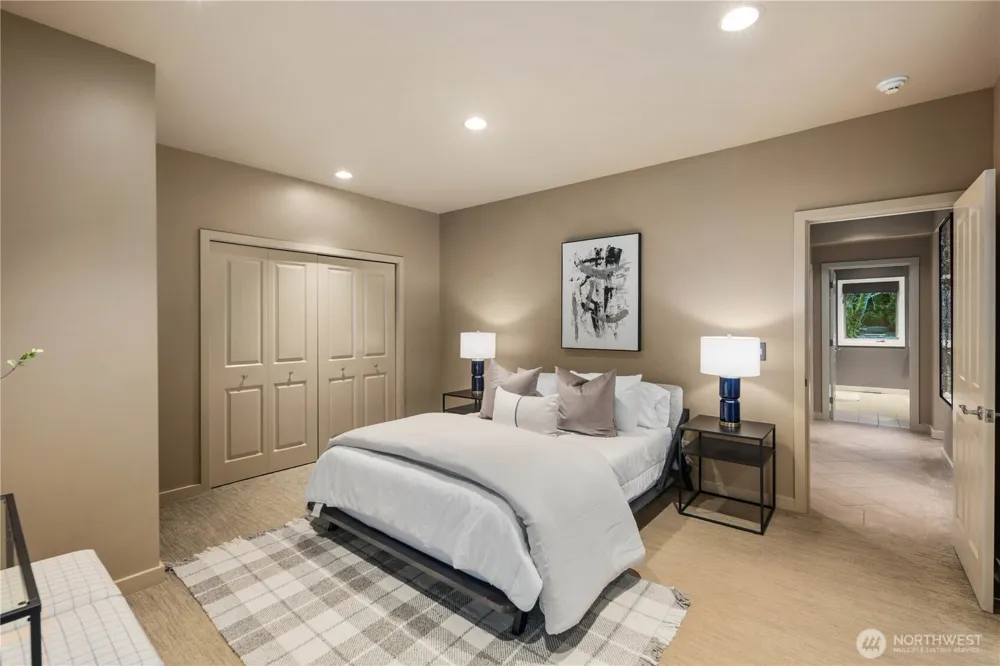 3215 78th Place NE Medina, WA 98039