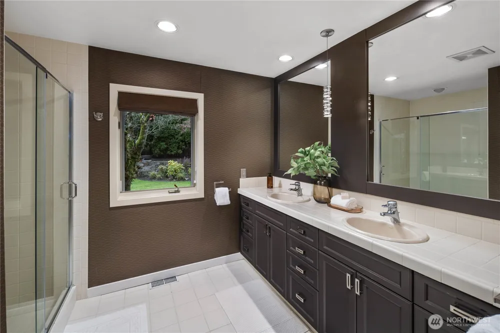 3215 78th Place NE Medina, WA 98039