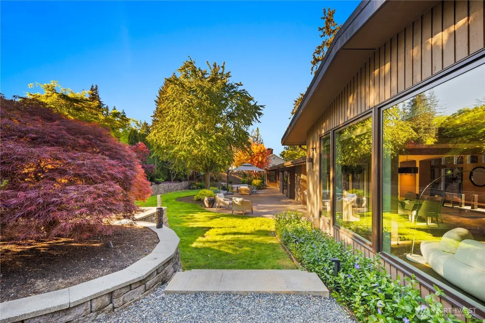 3215 78th Place NE Medina, WA 98039