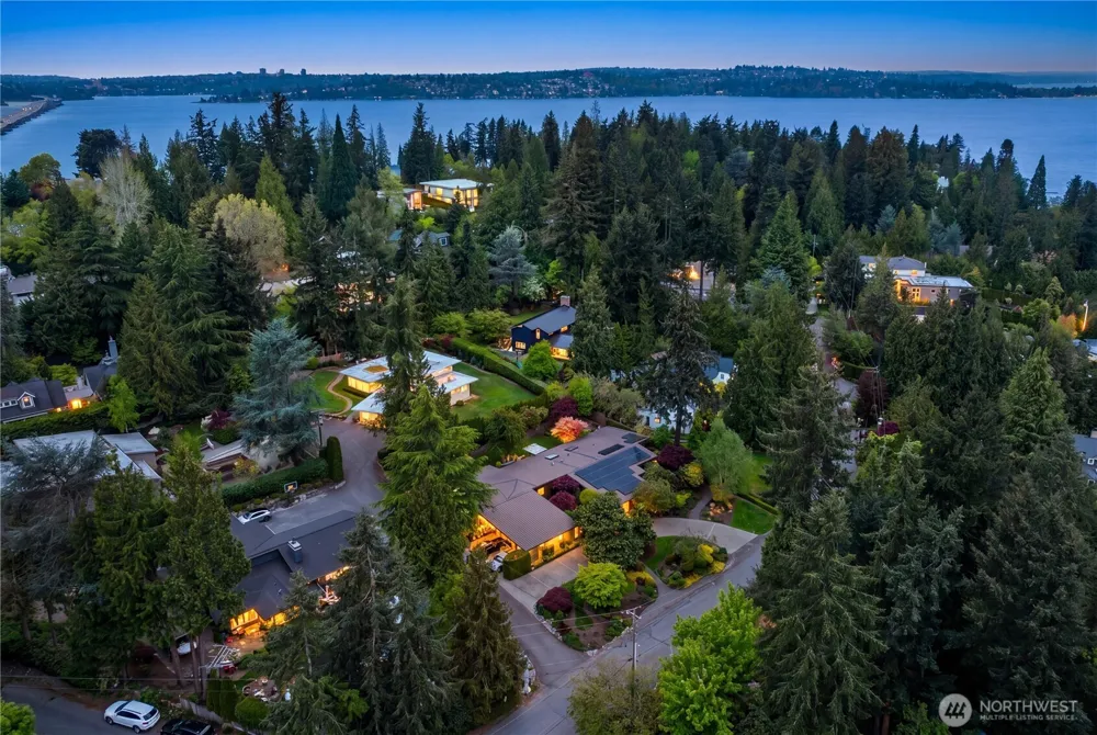 3215 78th Place NE Medina, WA 98039