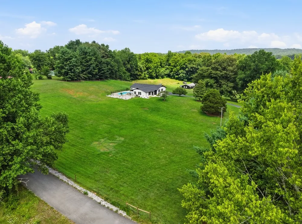 237 S Fork Rd Sparta, TN 38583