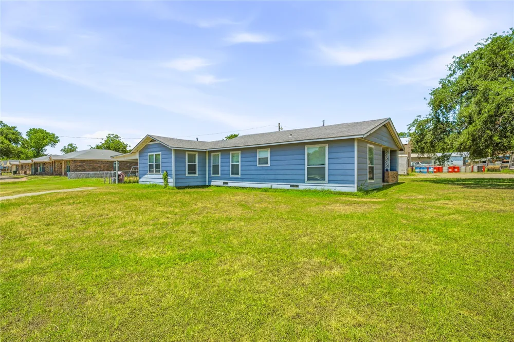 416 East Road Stephenville, TX 76401