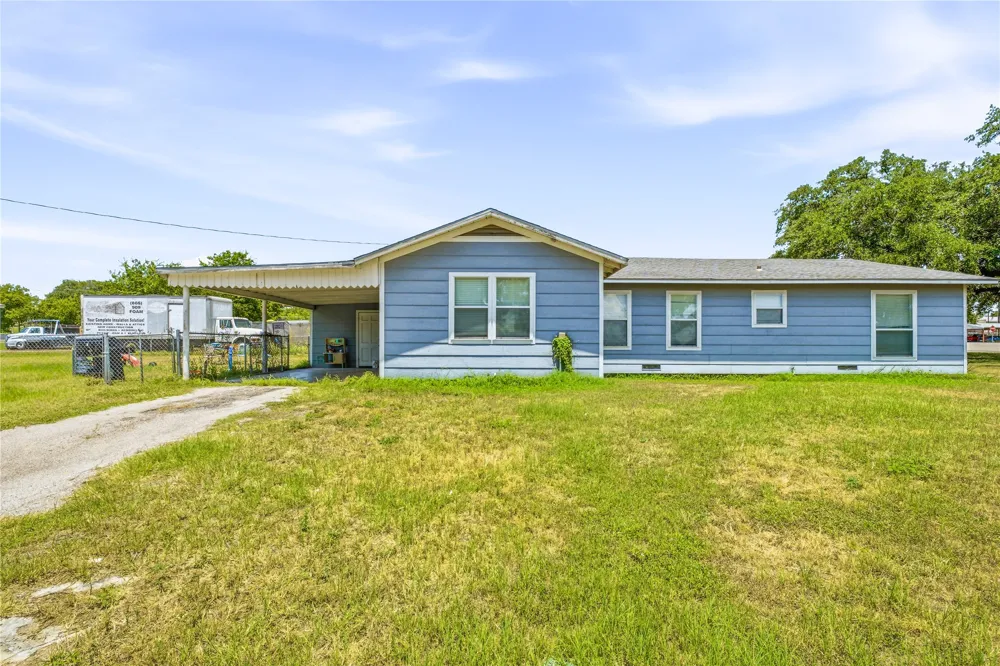 416 East Road Stephenville, TX 76401