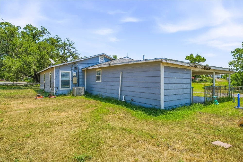 416 East Road Stephenville, TX 76401