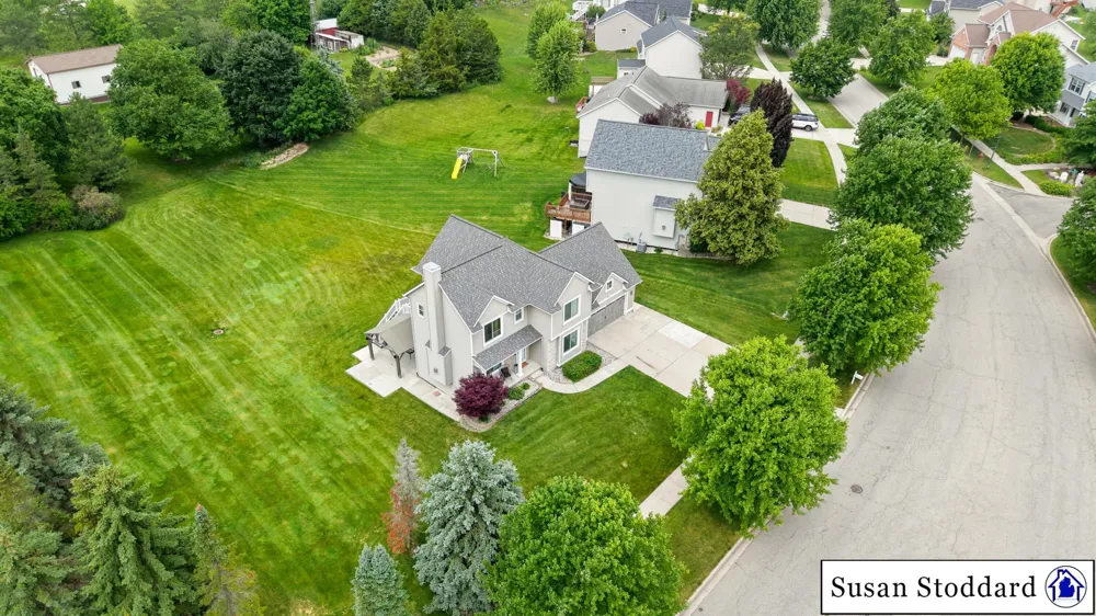 6793 Avalon Drive SE Caledonia, MI 49316
