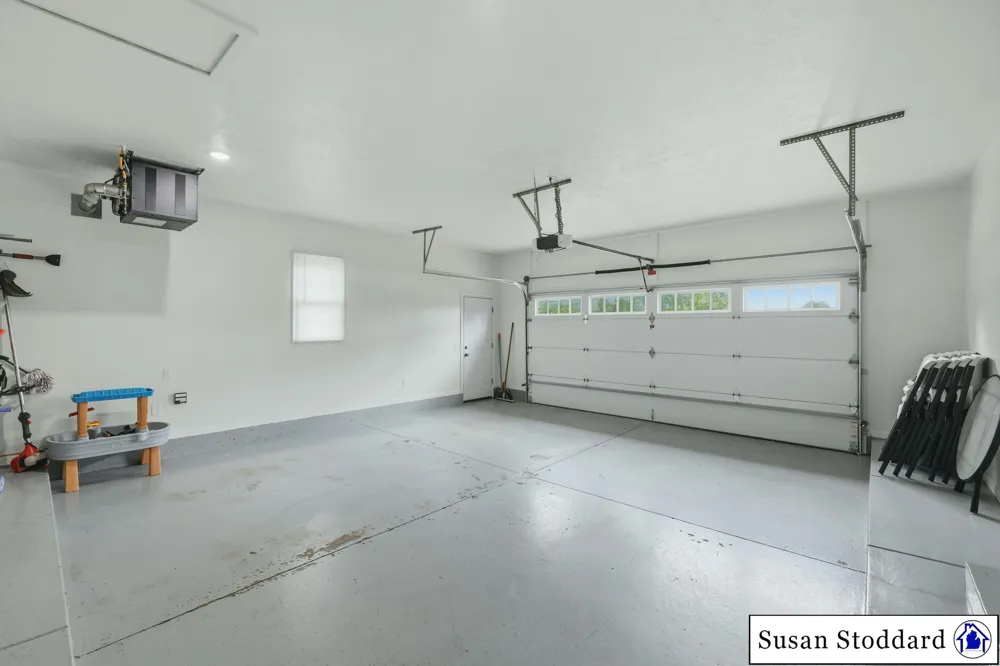 6793 Avalon Drive SE Caledonia, MI 49316
