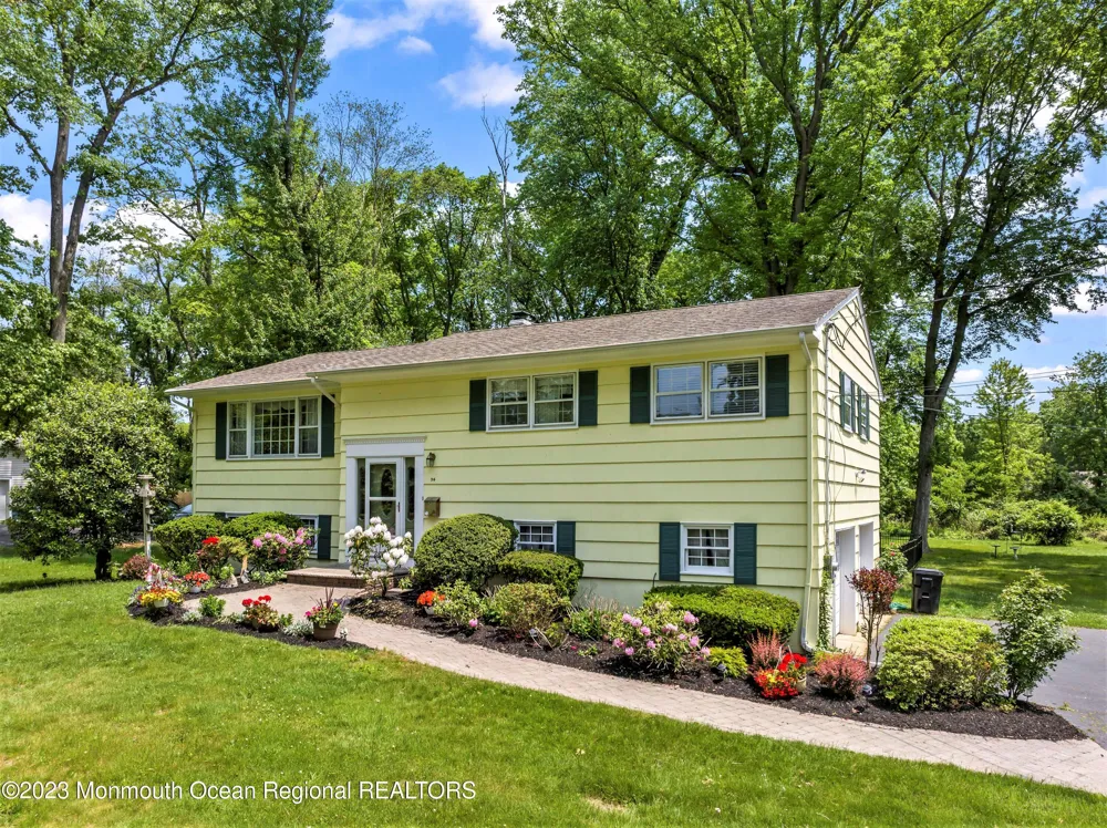 94 Leedsville Drive Lincroft, NJ 07738