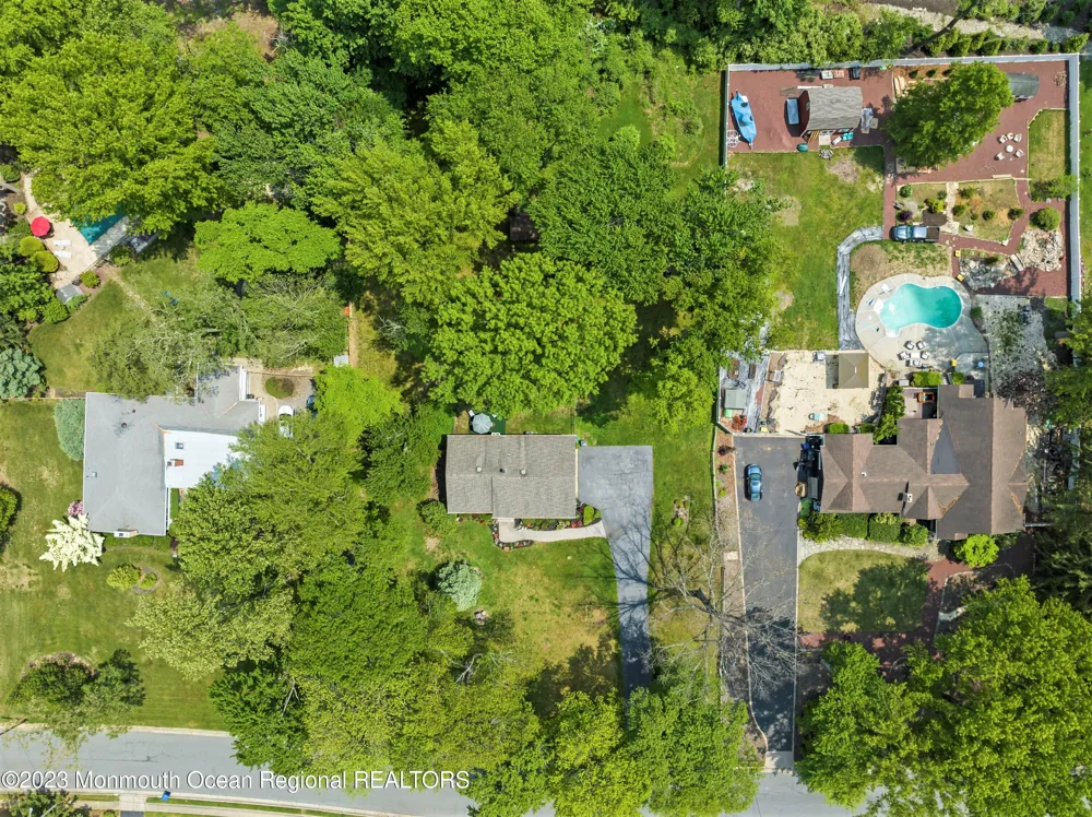 94 Leedsville Drive Lincroft, NJ 07738