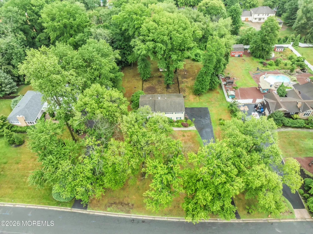 94 Leedsville Drive Lincroft, NJ 07738