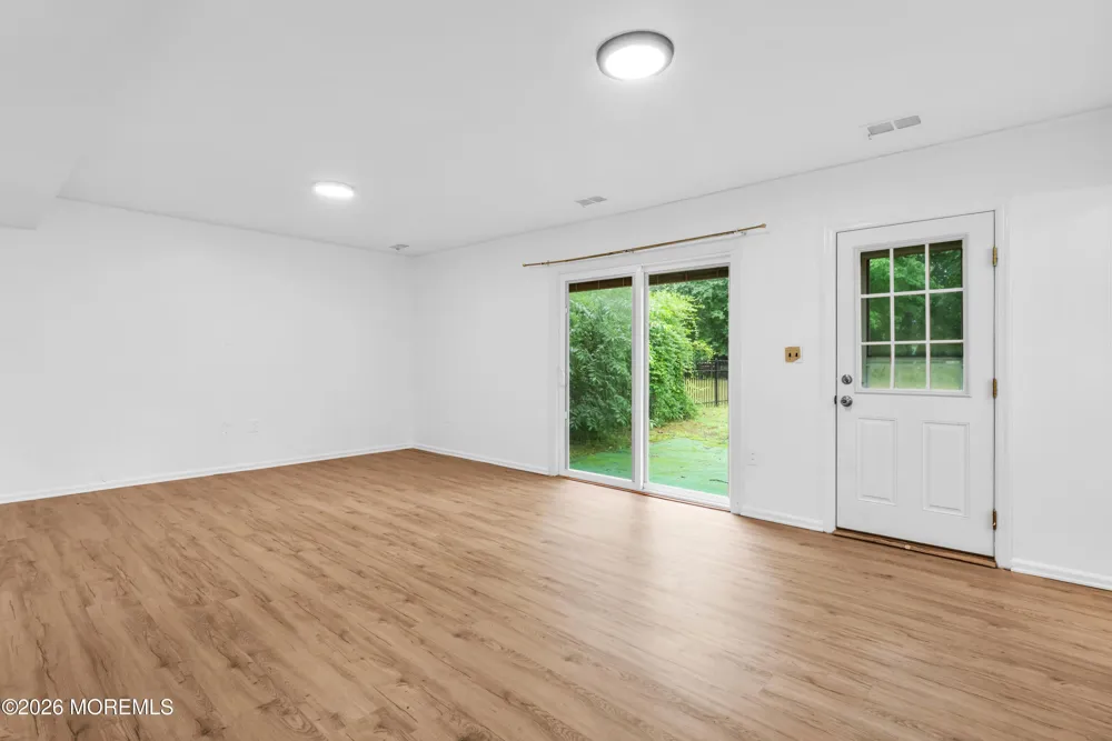 94 Leedsville Drive Lincroft, NJ 07738