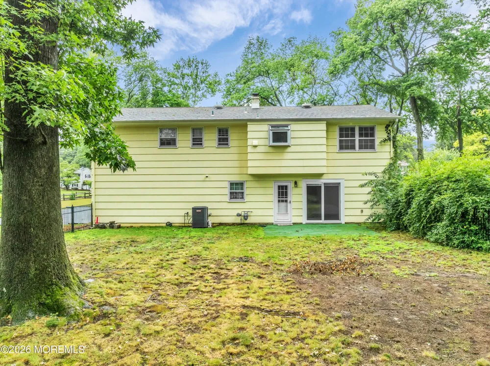 94 Leedsville Drive Lincroft, NJ 07738
