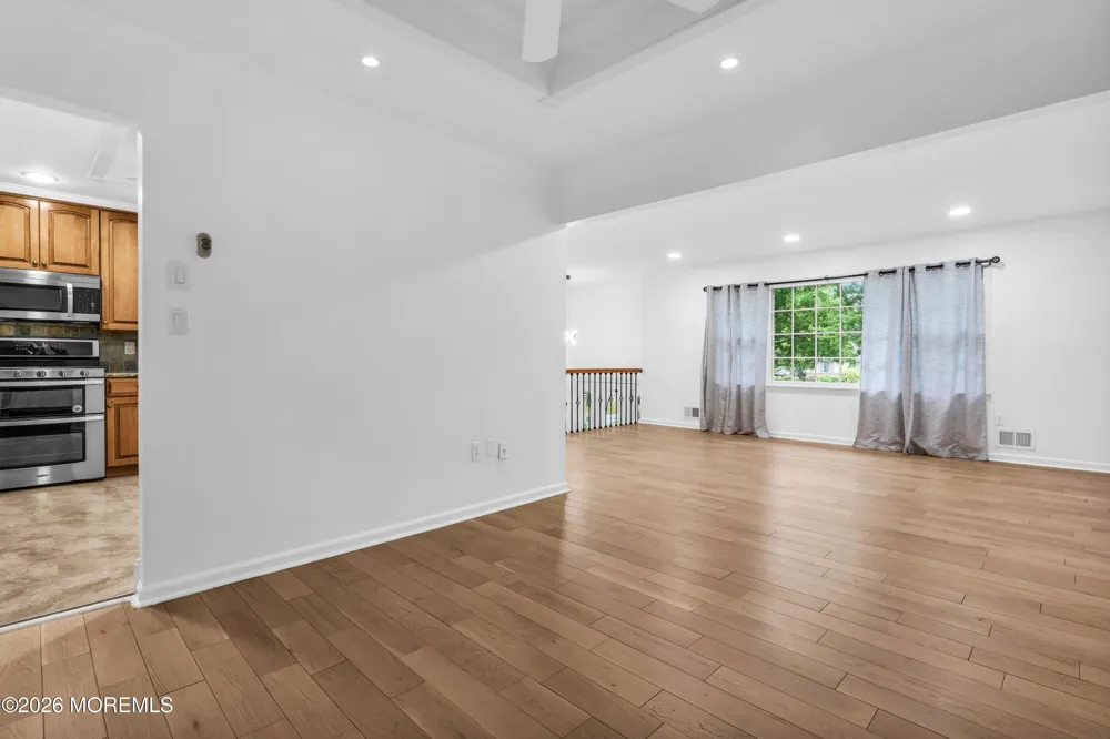 94 Leedsville Drive Lincroft, NJ 07738