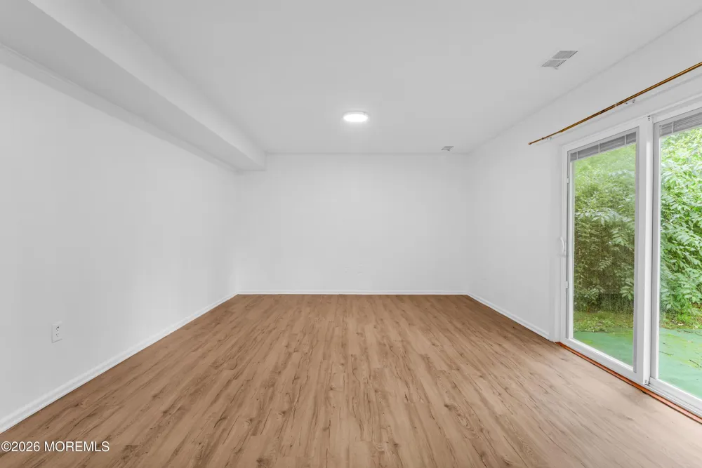 94 Leedsville Drive Lincroft, NJ 07738