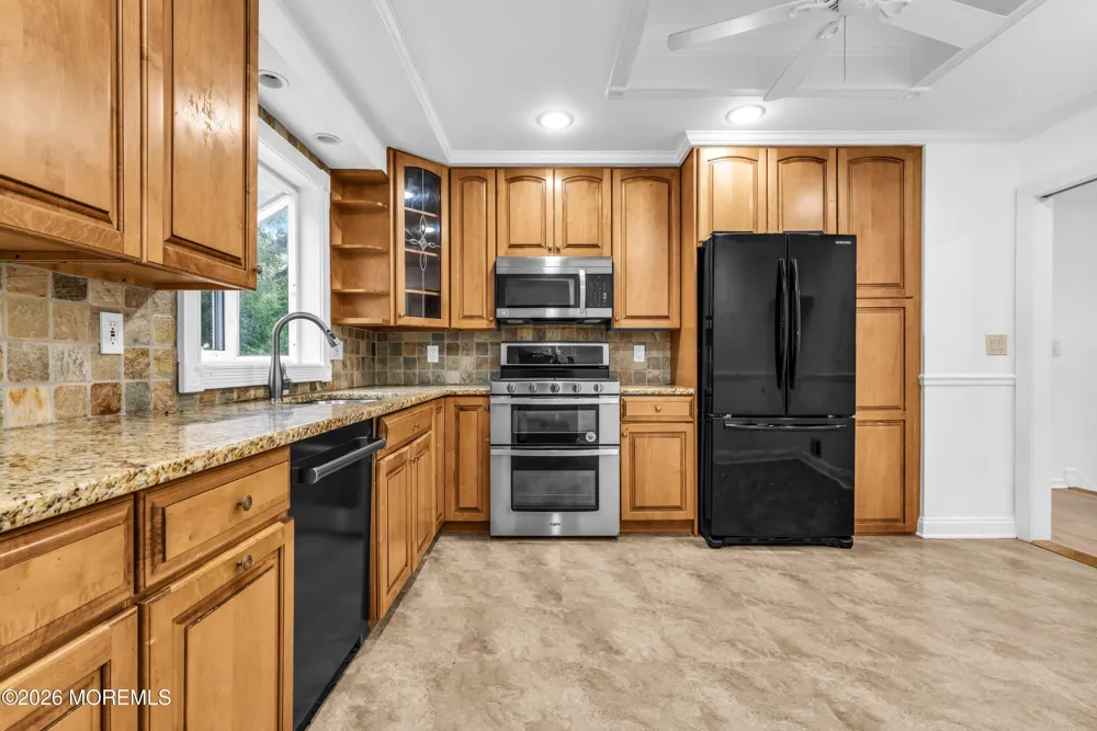 94 Leedsville Drive Lincroft, NJ 07738