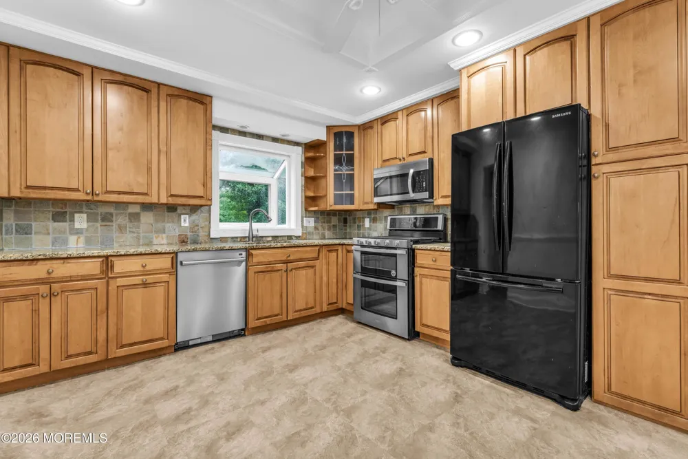 94 Leedsville Drive Lincroft, NJ 07738
