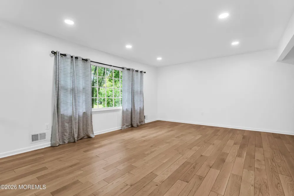 94 Leedsville Drive Lincroft, NJ 07738