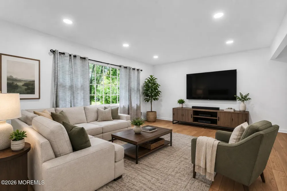 94 Leedsville Drive Lincroft, NJ 07738