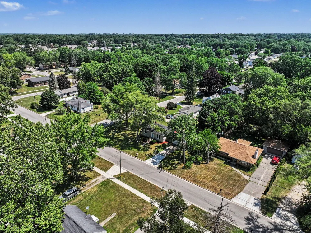 5134 Heyboer Avenue SE Kentwood City, MI 49548