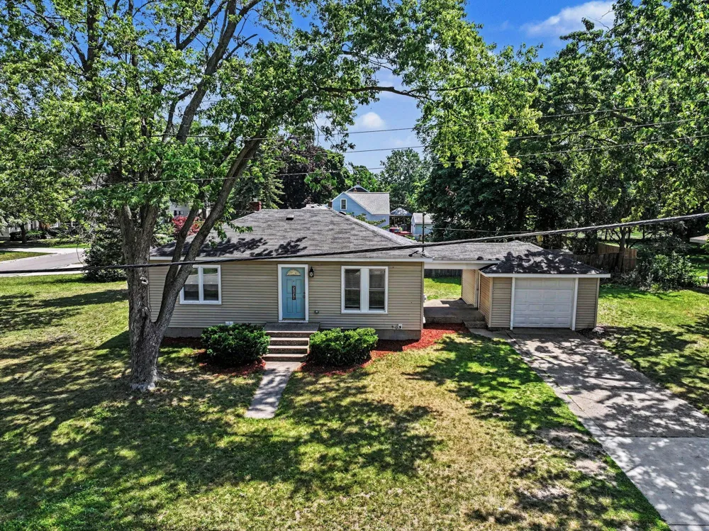 5134 Heyboer Avenue SE Kentwood City, MI 49548