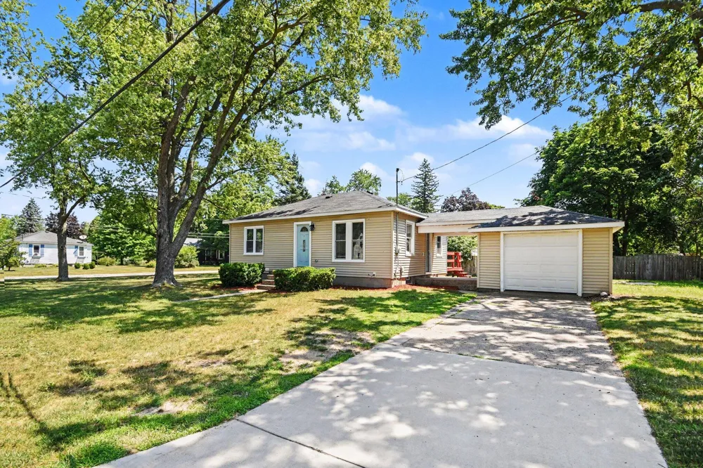 5134 Heyboer Avenue SE Kentwood City, MI 49548