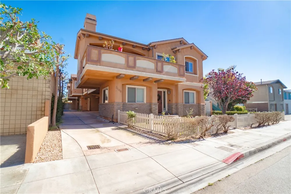 2106 Mathews #C Redondo Beach, CA 90278