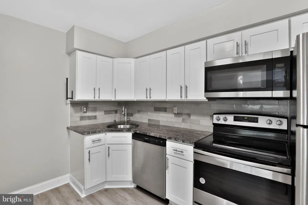 1807 SILVER COURT Hamilton, NJ 08690