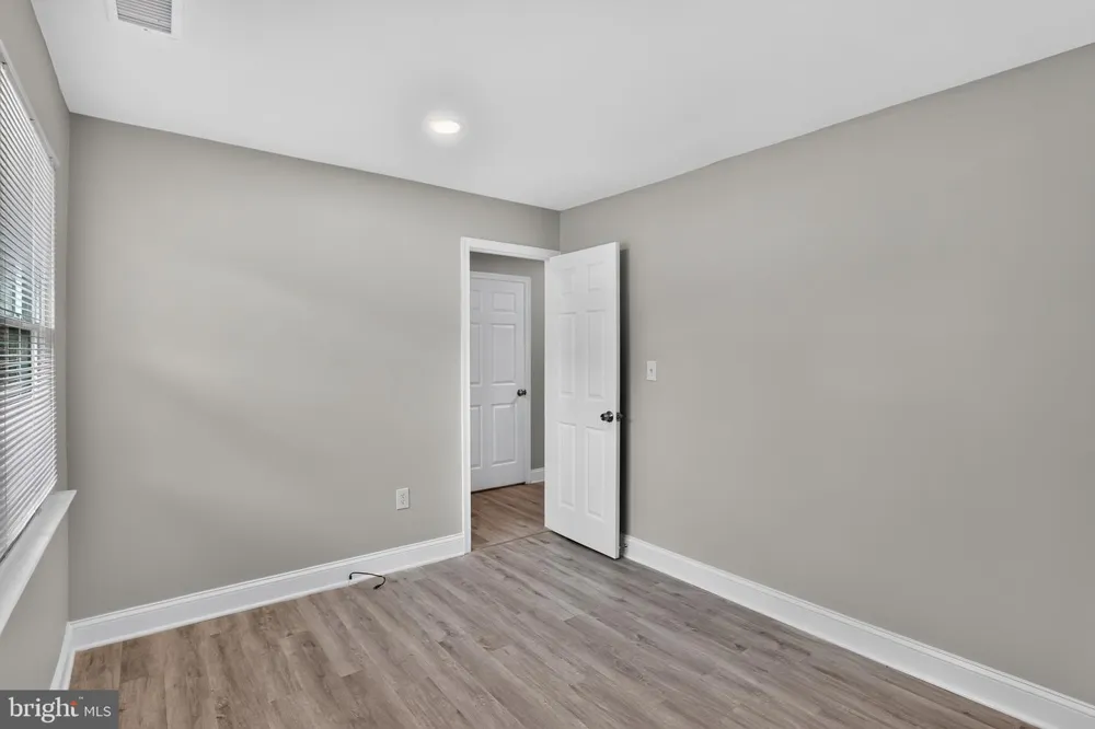 1807 SILVER COURT Hamilton, NJ 08690