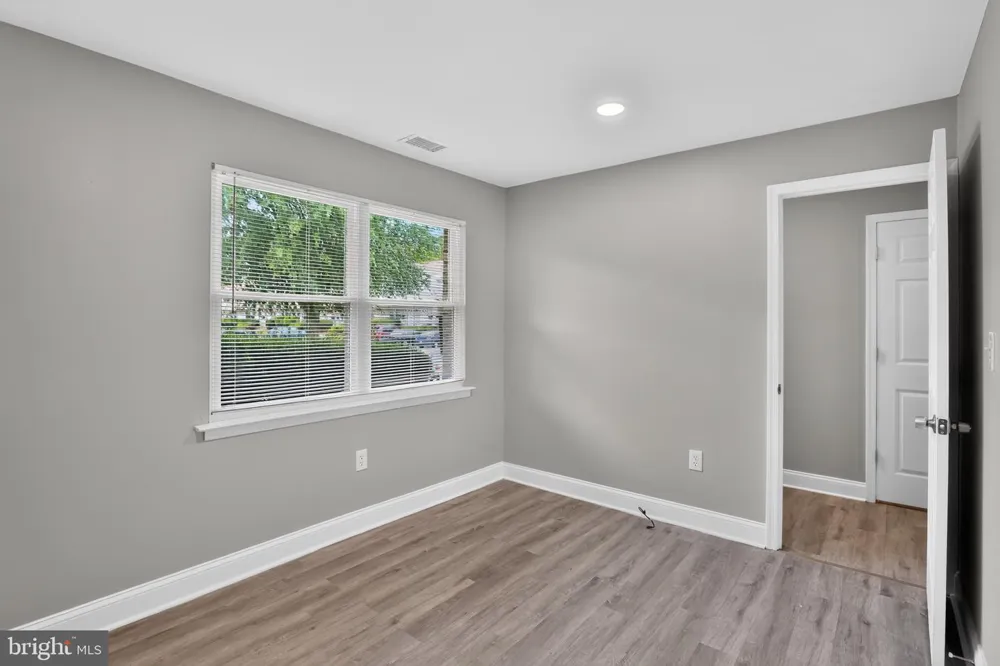 1807 SILVER COURT Hamilton, NJ 08690