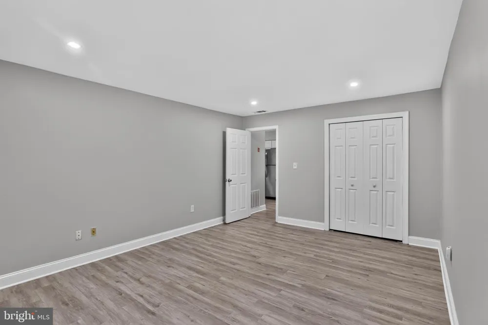 1807 SILVER COURT Hamilton, NJ 08690