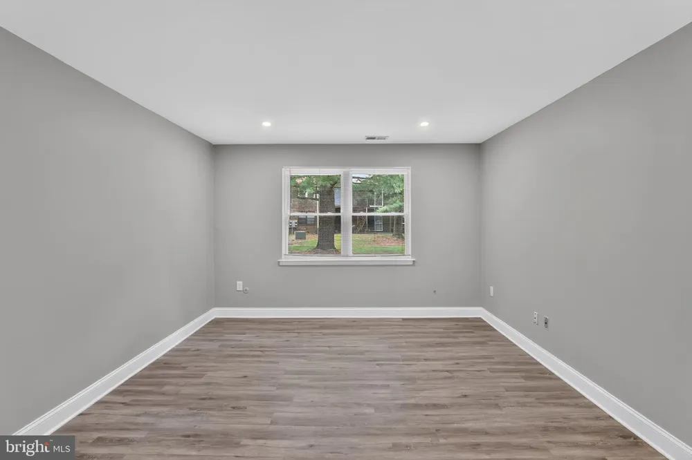 1807 SILVER COURT Hamilton, NJ 08690