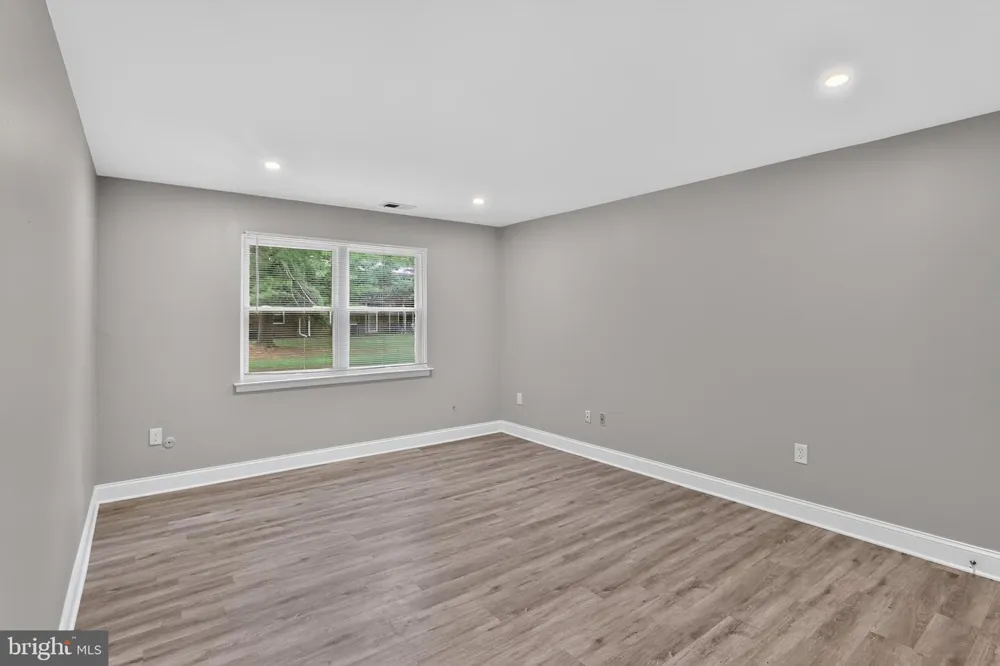 1807 SILVER COURT Hamilton, NJ 08690