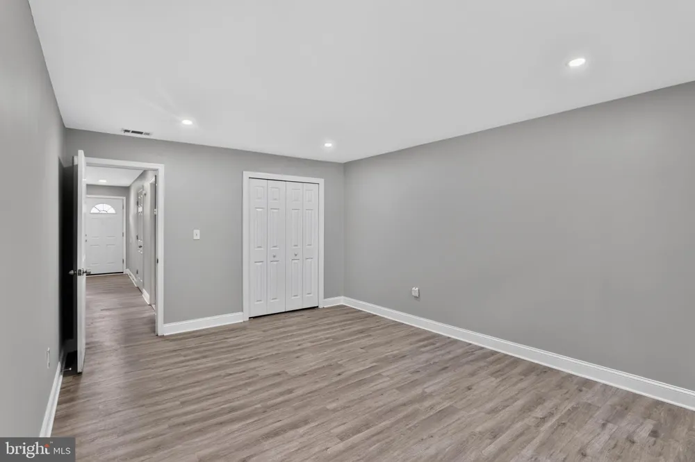 1807 SILVER COURT Hamilton, NJ 08690