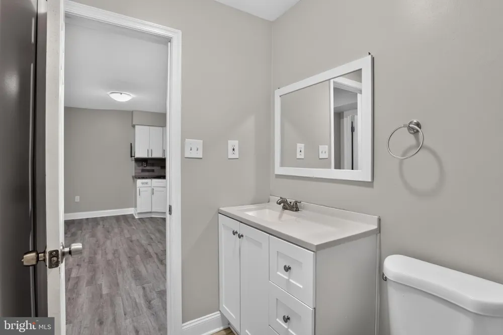 1807 SILVER COURT Hamilton, NJ 08690