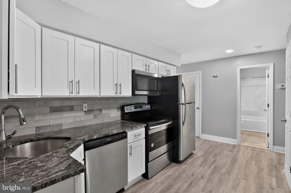 1807 SILVER COURT Hamilton, NJ 08690