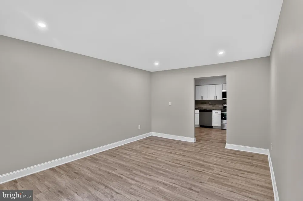 1807 SILVER COURT Hamilton, NJ 08690