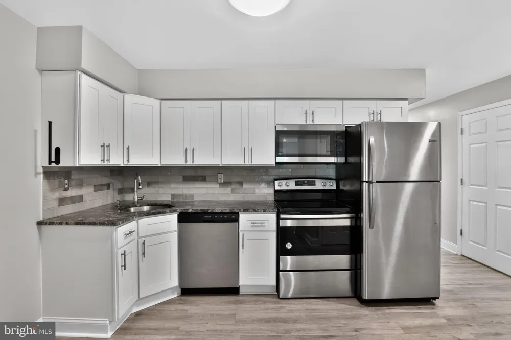 1807 SILVER COURT Hamilton, NJ 08690