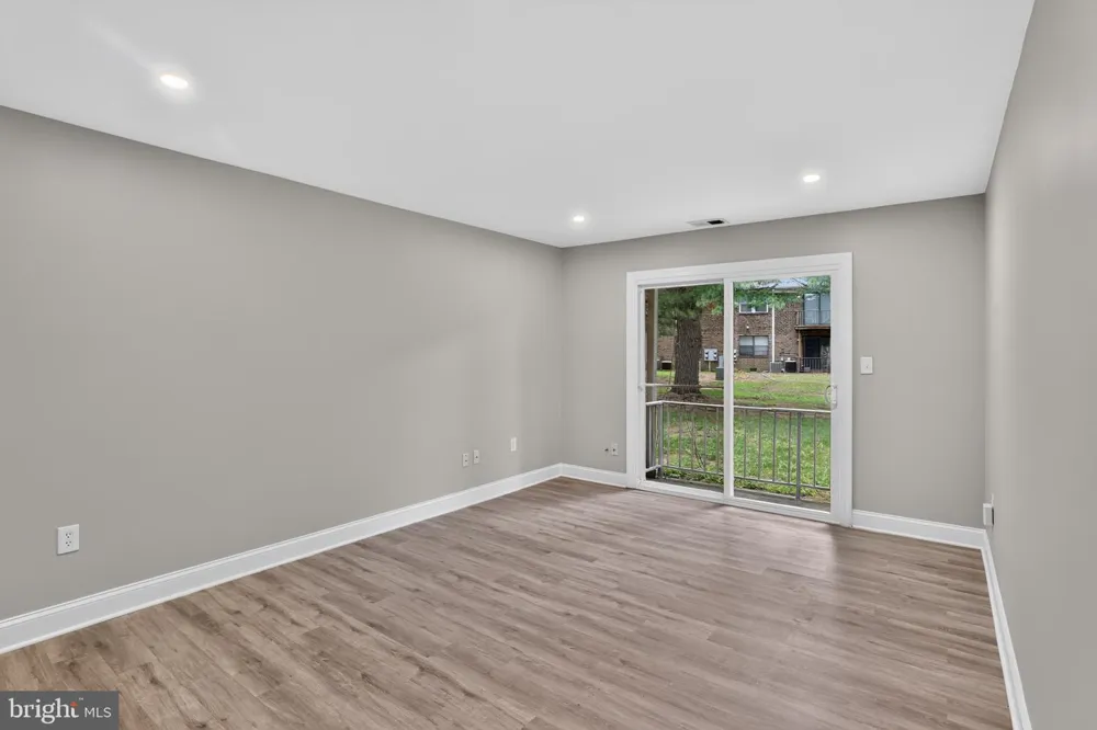 1807 SILVER COURT Hamilton, NJ 08690