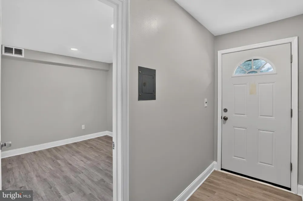 1807 SILVER COURT Hamilton, NJ 08690