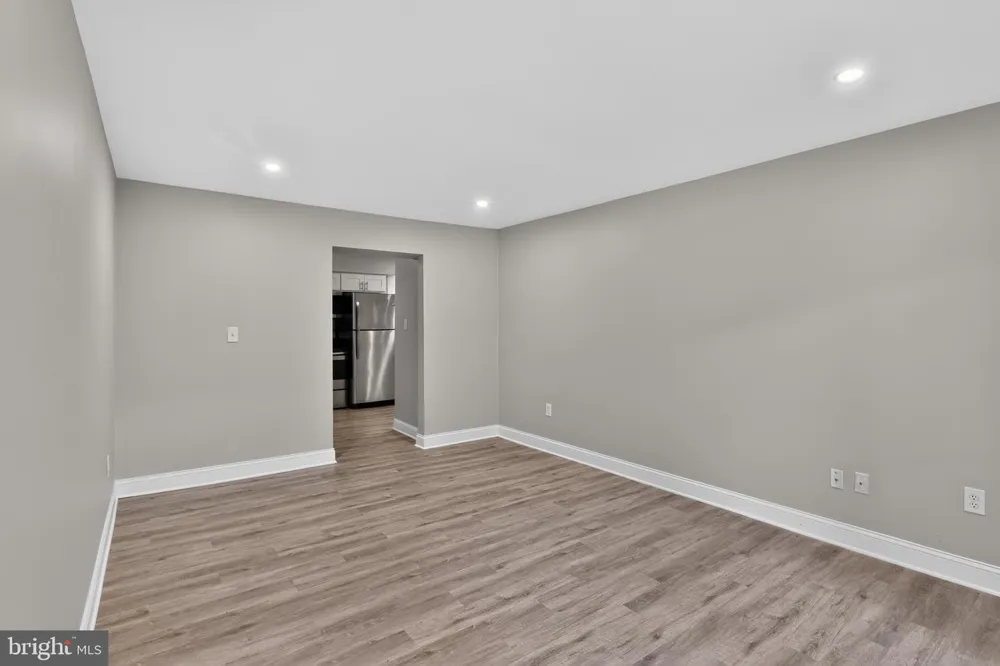 1807 SILVER COURT Hamilton, NJ 08690